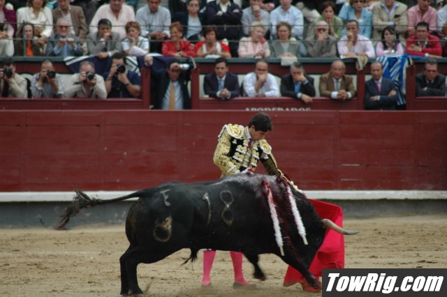 10-08-05_Bull_Fights_in_Madrid_Spain_37_r